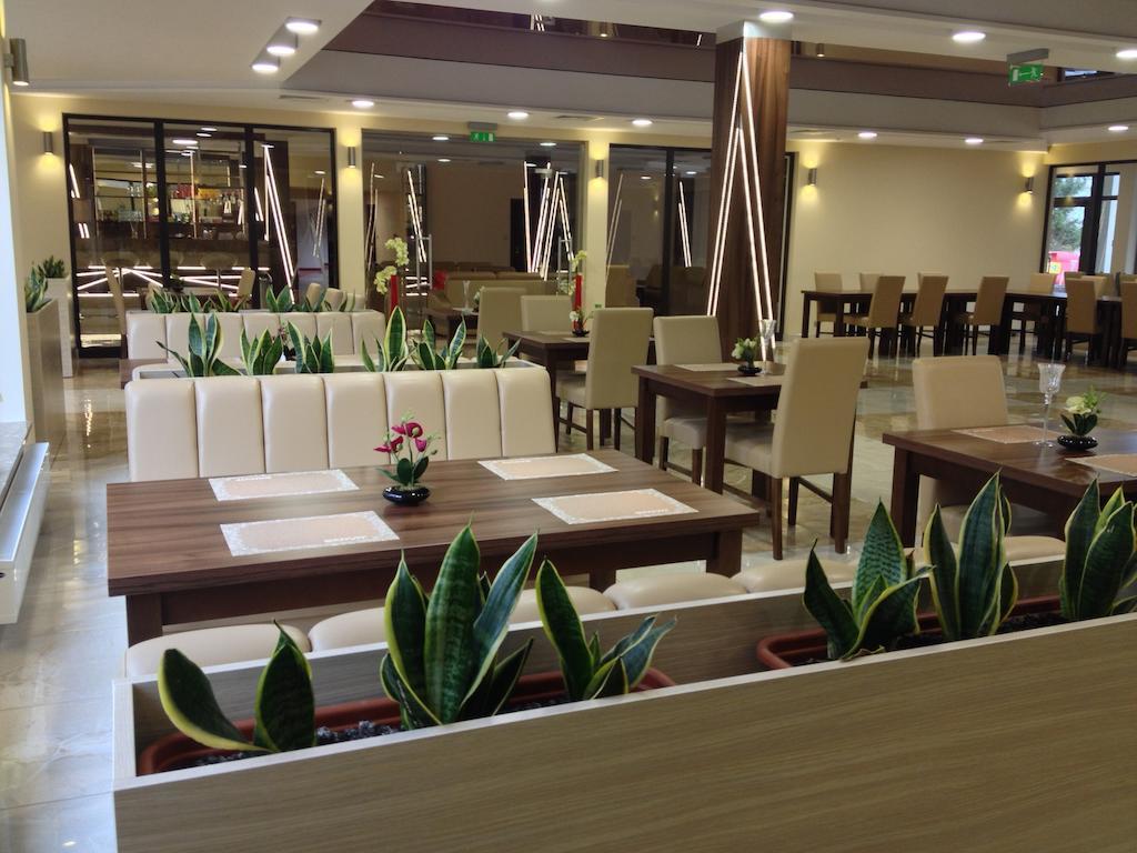 Hotel Sanvit Lake Resort & Spa Окунинка Екстериор снимка
