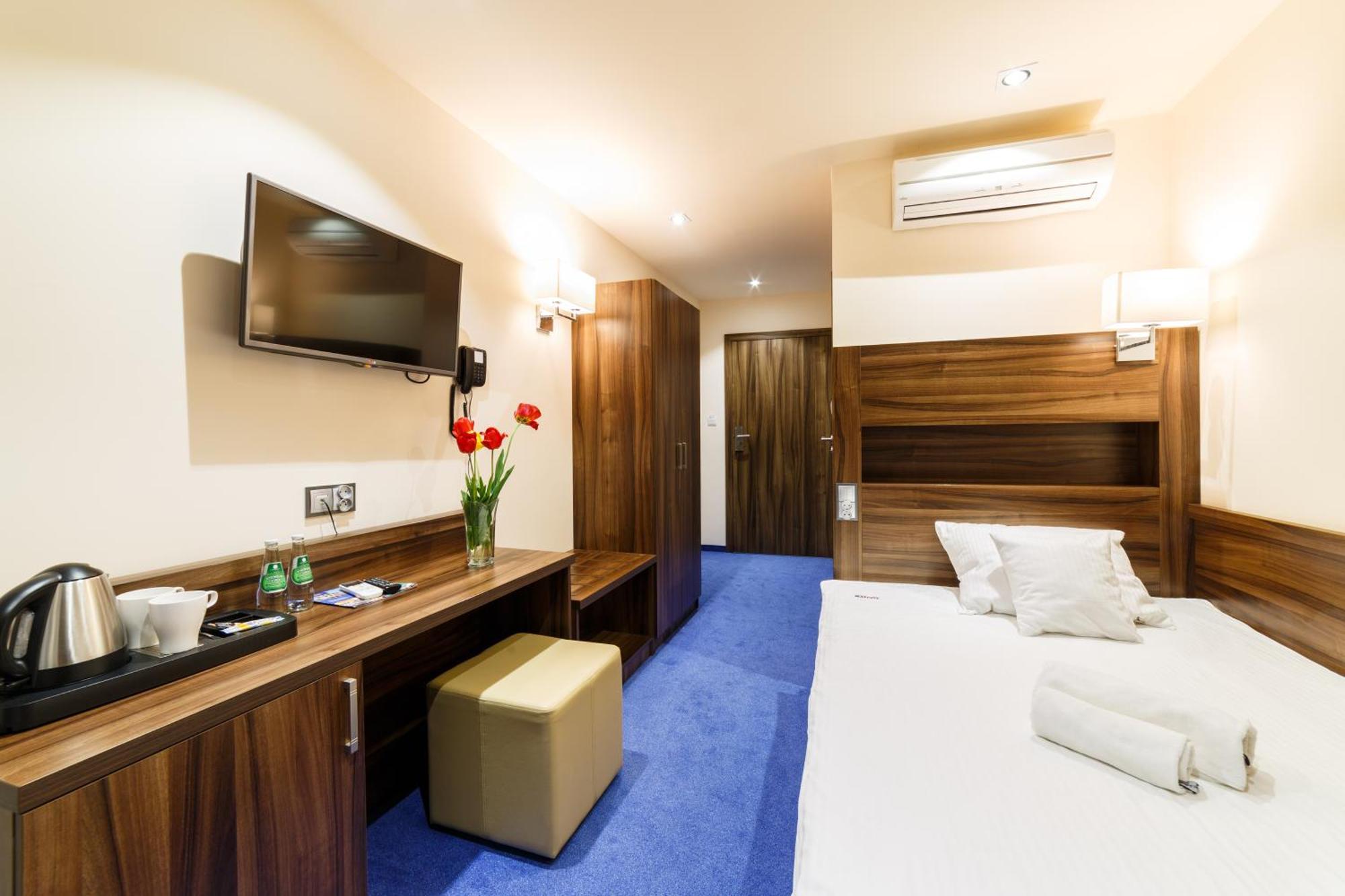 Hotel Sanvit Lake Resort & Spa Окунинка Екстериор снимка